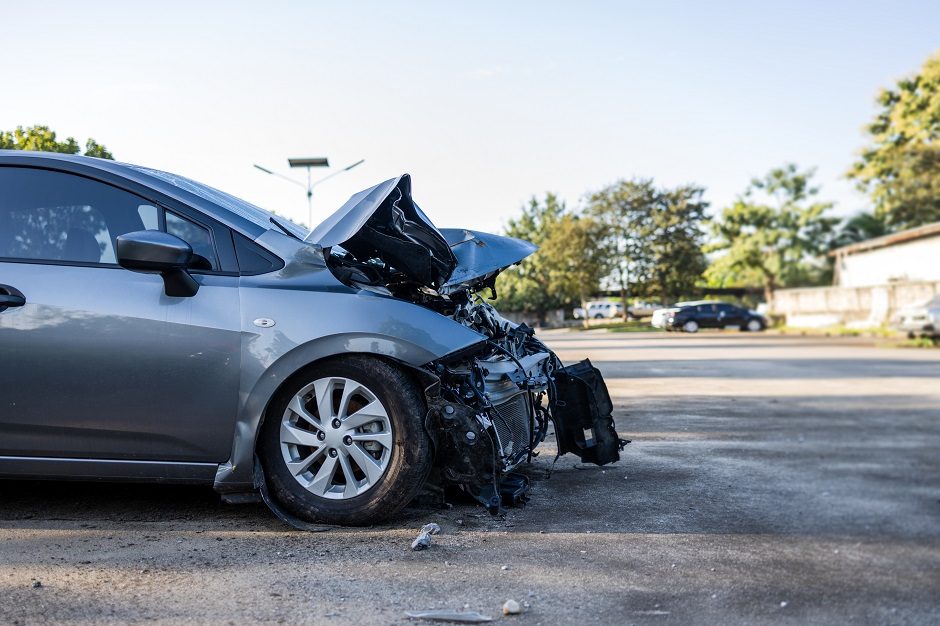 Druskininkuose girtas vairuotojas nesuvaldė automobilio ir trenkėsi į medį