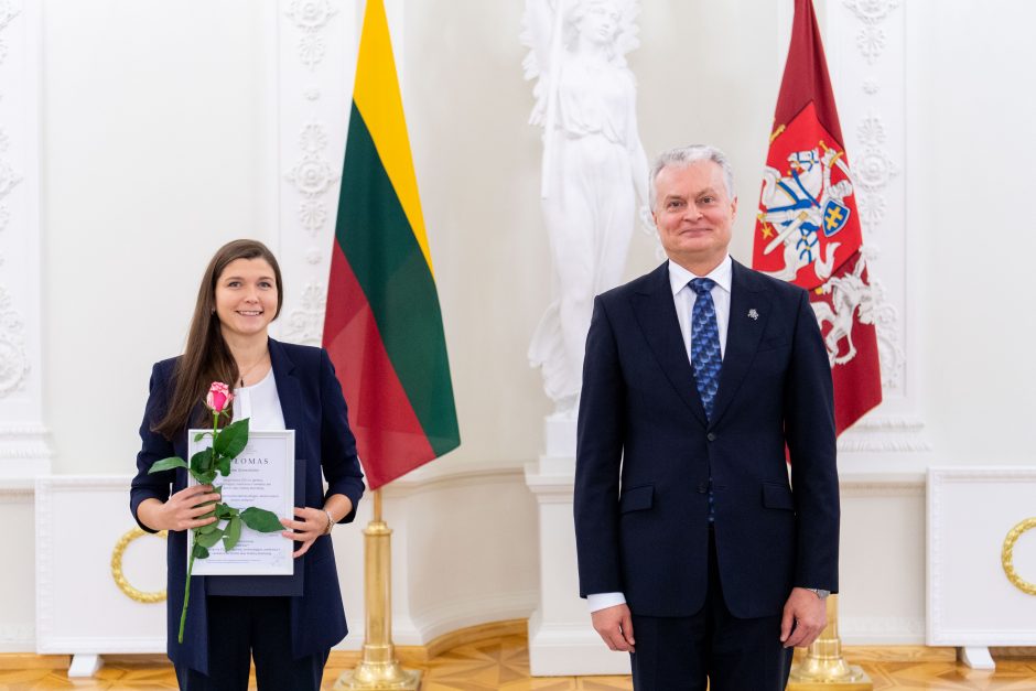 Prezidentas apdovanojo geriausių 2021 metų mokslinių disertacijų autorius