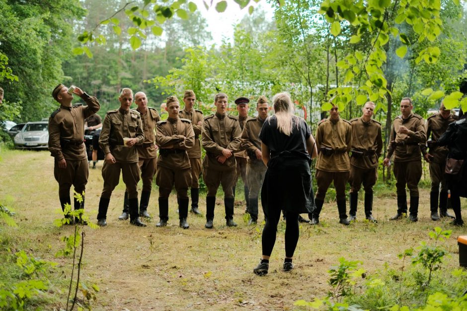 Filme „Poetas“ kruopščiai atkurtas pokario laikas stebina tikroviškumu