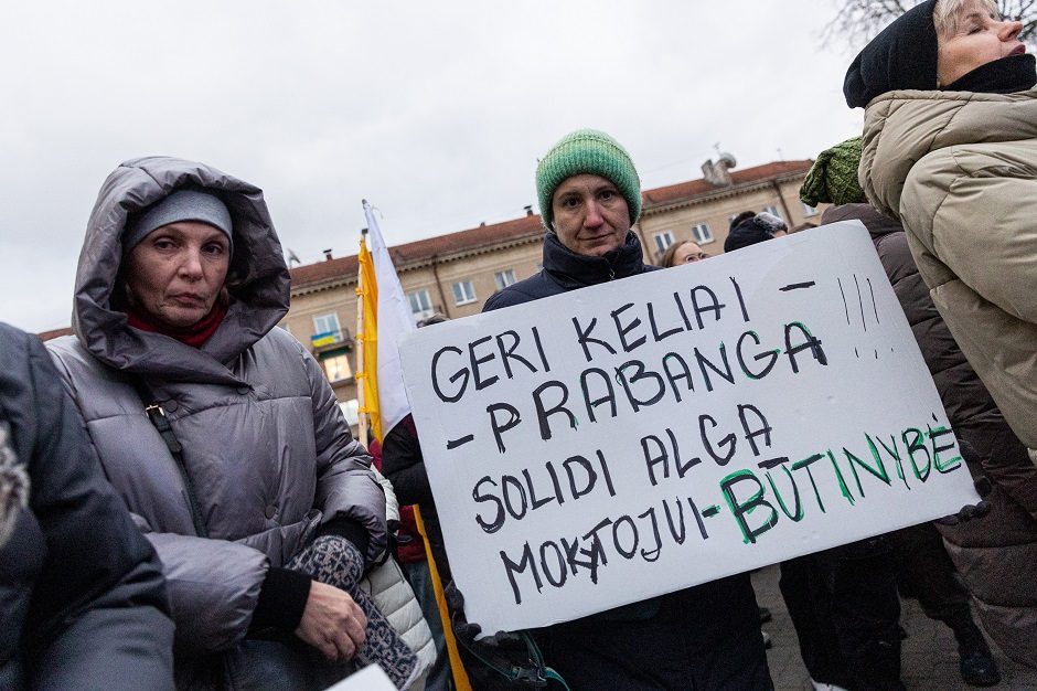 Premjerė: jei mokytojų algos nespės kilti su šalies vidurkiu, biudžetas bus peržiūrėtas