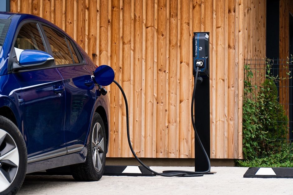 Elektromobilio įkrovimas: buitinis ar išmanusis?