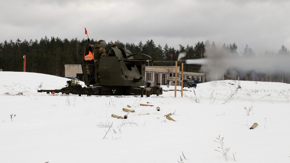 Lietuvos parama Ukrainai: sraigtasparniai, priešlėktuviniai pabūklai, šarvuočiai