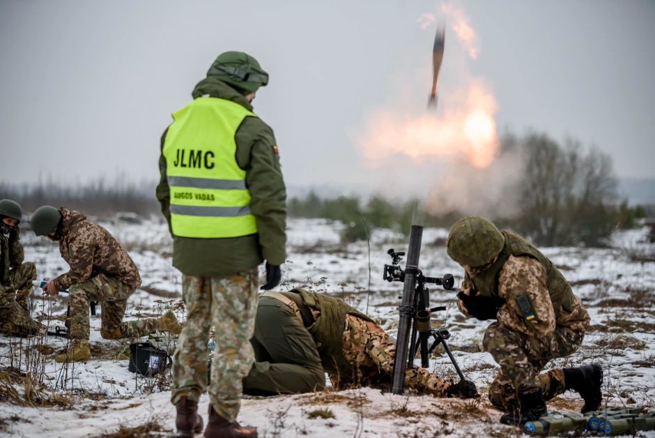 Lietuvos parama Ukrainai: sraigtasparniai, priešlėktuviniai pabūklai, šarvuočiai