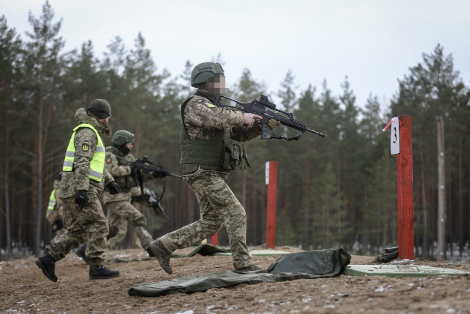 Lietuvos parama Ukrainai: sraigtasparniai, priešlėktuviniai pabūklai, šarvuočiai