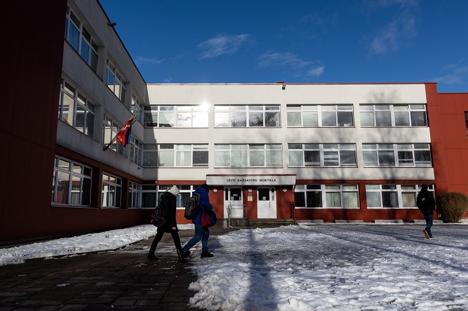 Siekiant didesnio saugumo, Vilnius mokyklas ragina įrengti kameras, elektroninius įėjimus