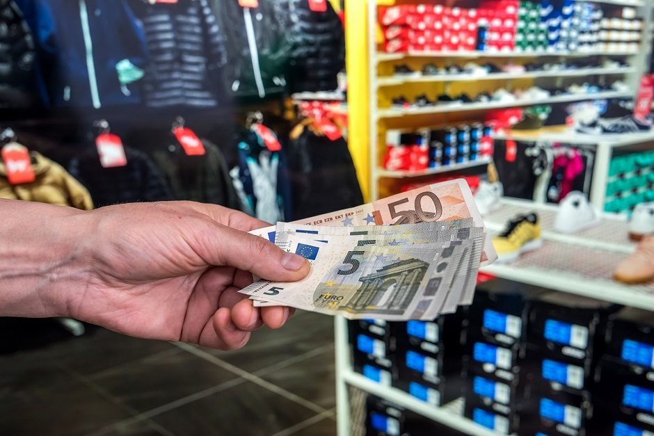  Mažmeninė prekyba balandį sumenko 3,3 proc.