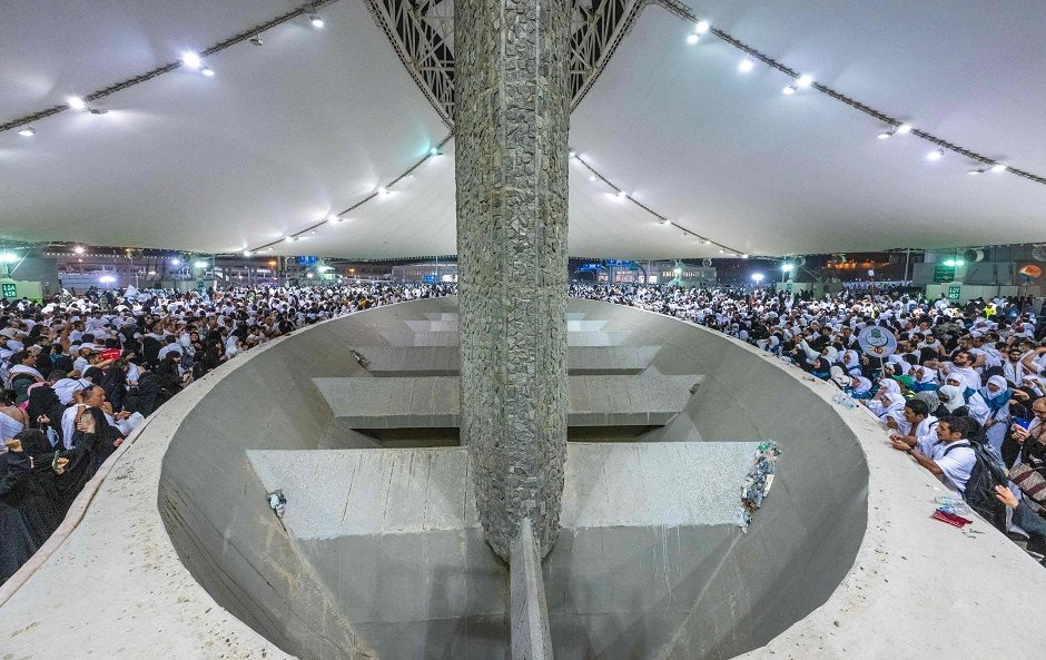 Trečiąją hadžo dieną Saudo Arabijoje vyko akmenų mėtymo į šėtoną ritualas