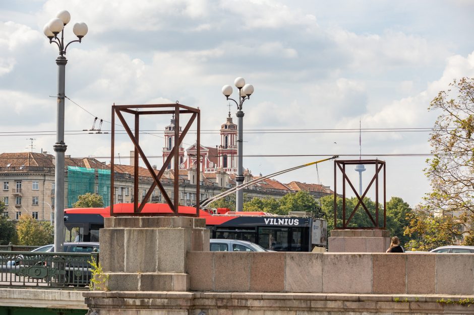 Sostinėje pradėti Žaliojo tilto atnaujinimo darbai, nukelta meninė instaliacija