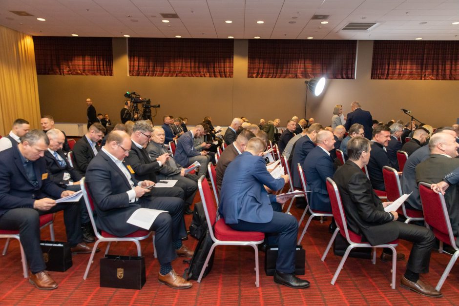 Lietuvos futbolo federacijos prezidentu tapo vieninteliu kandidatu buvęs E. Stankevičius
