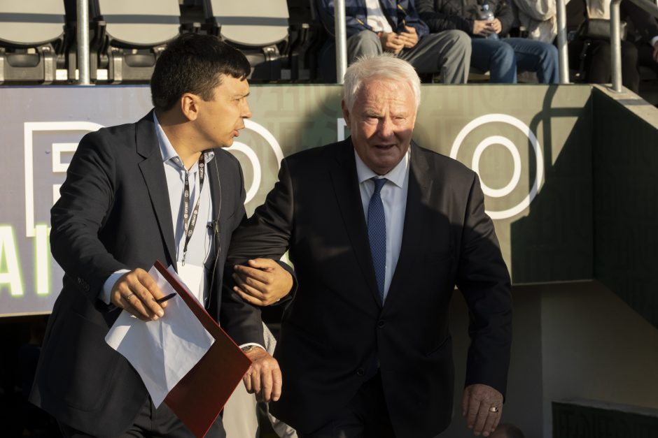 Kauno S. Dariaus ir S. Girėno stadione įvyko Lietuvos ir FIFA futbolo legendų rungtynės