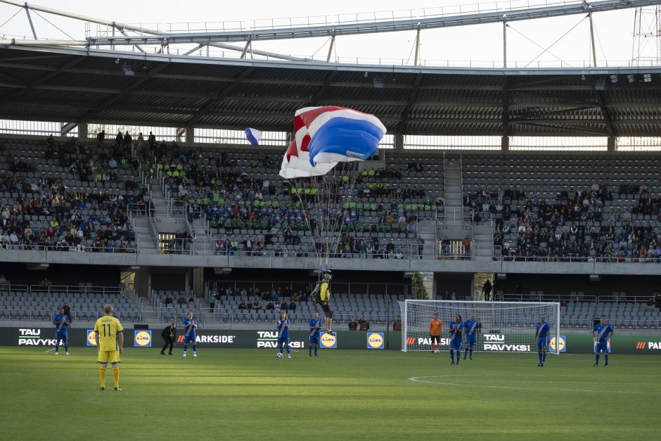 Kauno S. Dariaus ir S. Girėno stadione įvyko Lietuvos ir FIFA futbolo legendų rungtynės