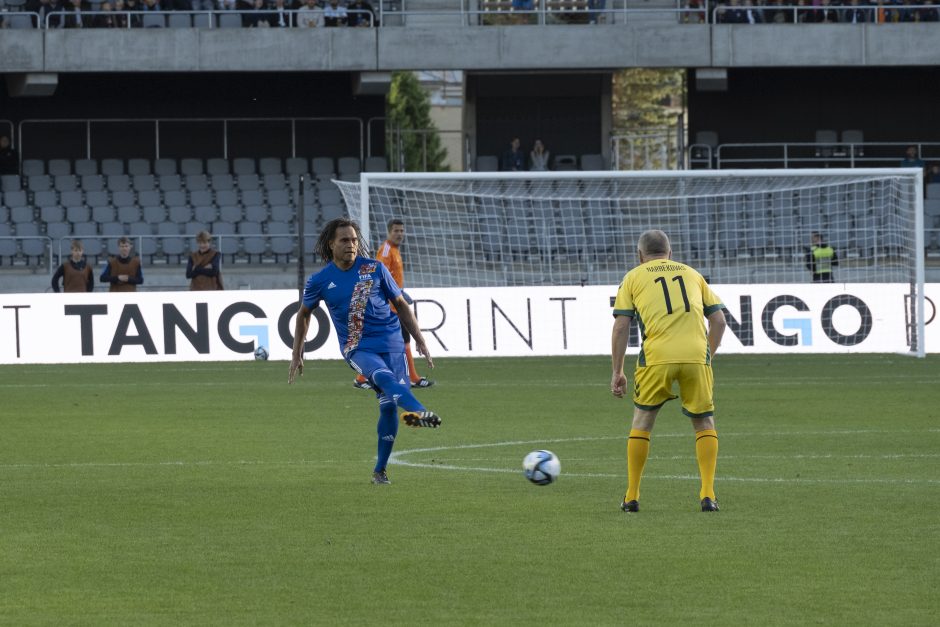 Kauno S. Dariaus ir S. Girėno stadione įvyko Lietuvos ir FIFA futbolo legendų rungtynės