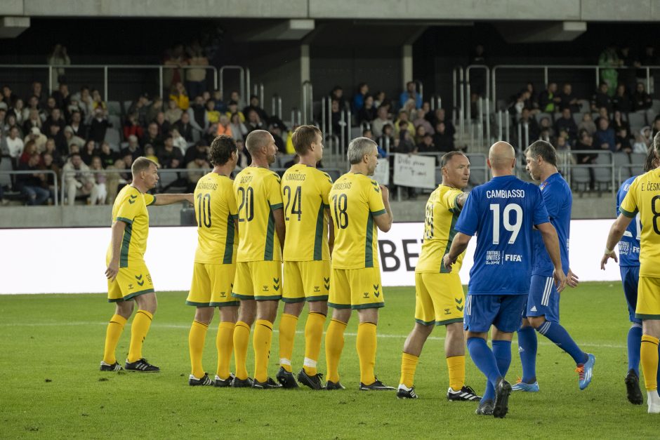 Kauno S. Dariaus ir S. Girėno stadione įvyko Lietuvos ir FIFA futbolo legendų rungtynės