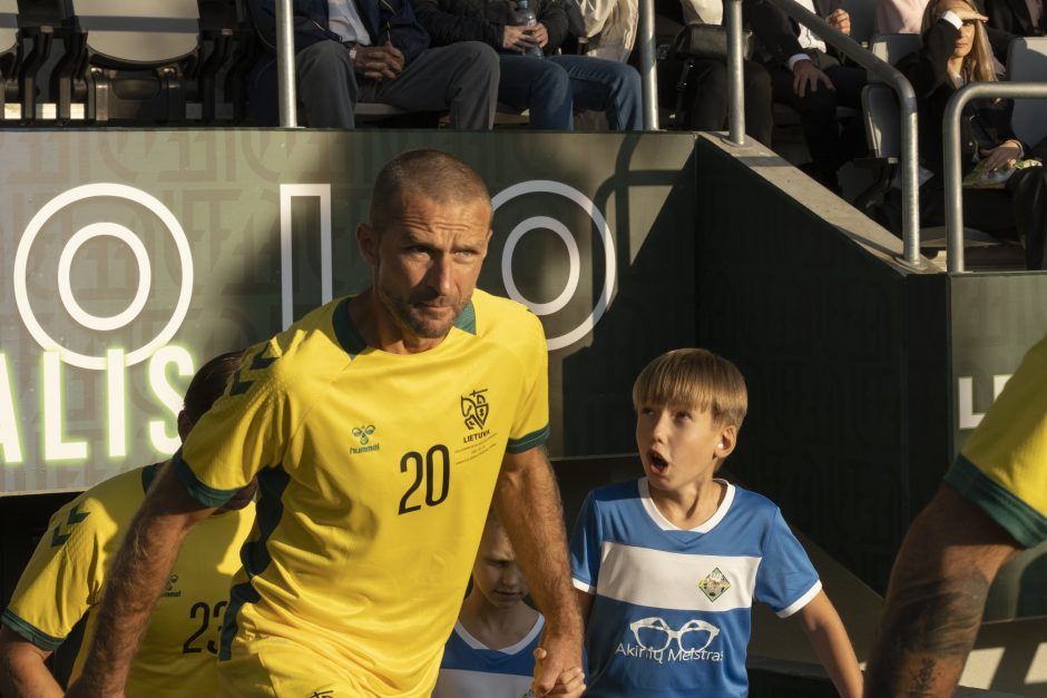 Kauno S. Dariaus ir S. Girėno stadione įvyko Lietuvos ir FIFA futbolo legendų rungtynės