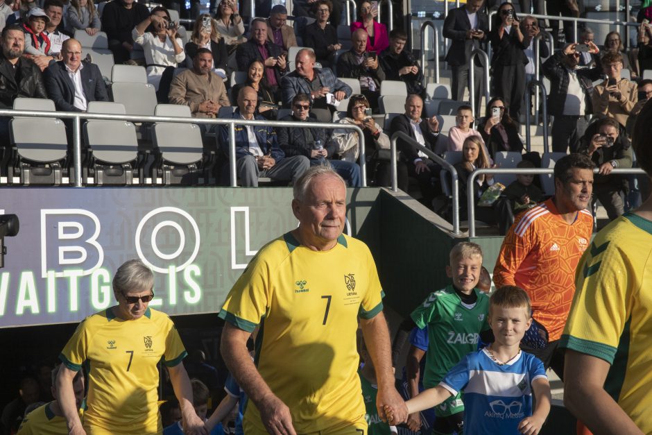 Kauno S. Dariaus ir S. Girėno stadione įvyko Lietuvos ir FIFA futbolo legendų rungtynės