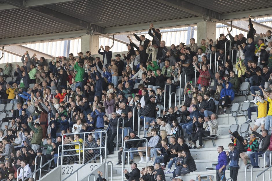 Kauno S. Dariaus ir S. Girėno stadione įvyko Lietuvos ir FIFA futbolo legendų rungtynės