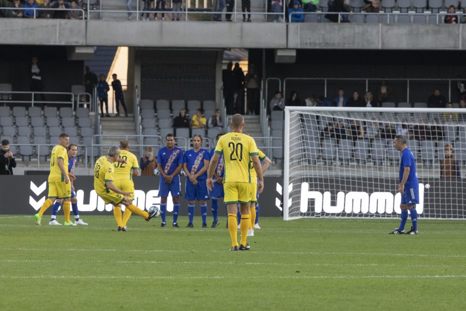 Kauno S. Dariaus ir S. Girėno stadione įvyko Lietuvos ir FIFA futbolo legendų rungtynės