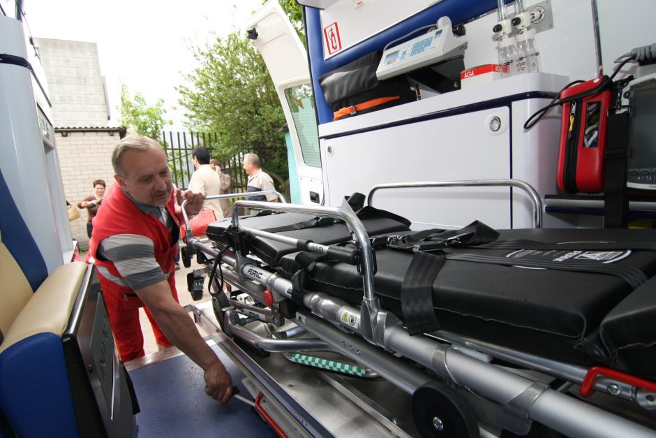 Nelaimė Šakiuose: automobilis partrenkė ir mirtinai sužalojo moterį