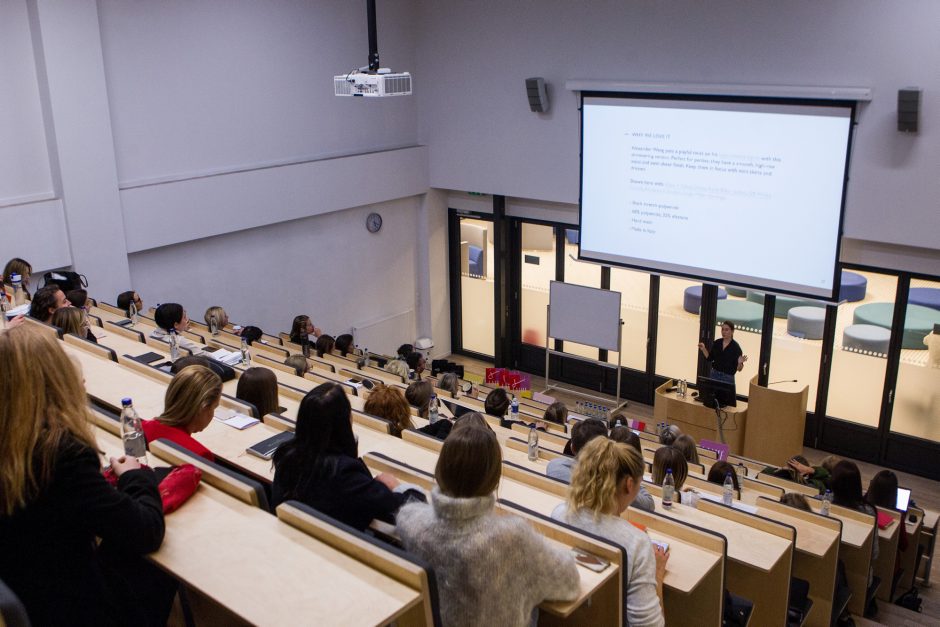 Kolegijose siūloma leisti profesines magistro studijas