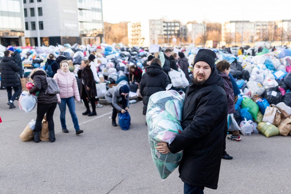 Lietuvos „Caritas“ savivaldybėse ima rinkti daiktus, maistą ukrainiečiams