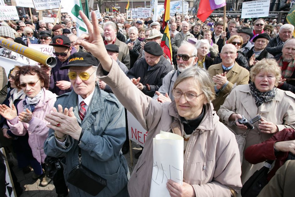 Senatvės pensijos nuo sausio vidutiniškai didės apie 50 eurų