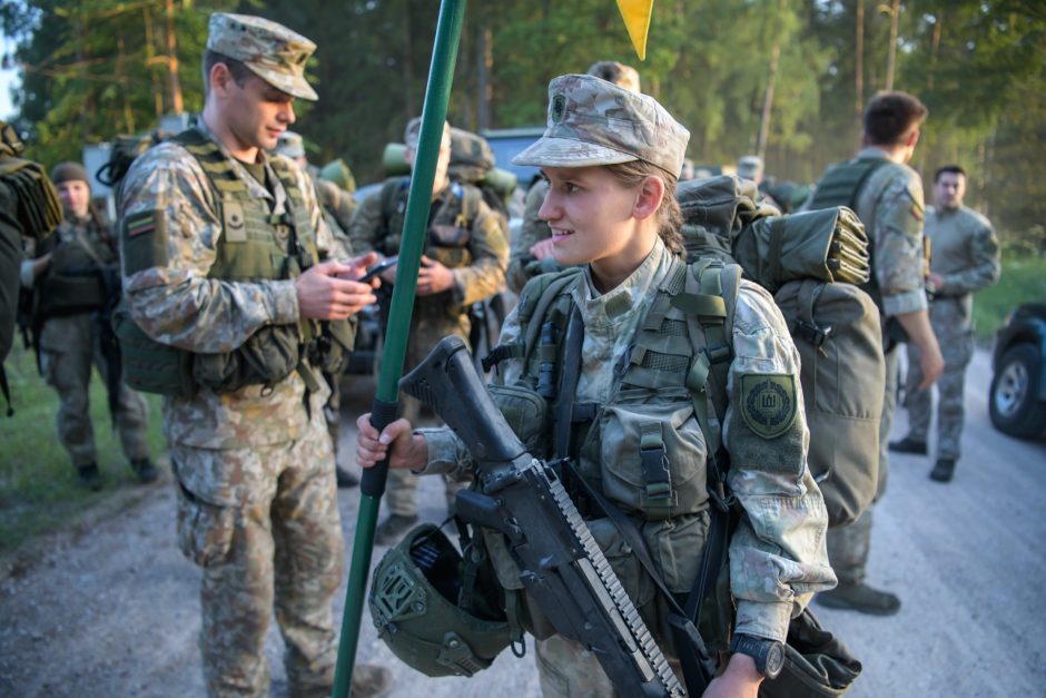 Į Karo akademiją grįžo per 70 baigiamojo būrio vado egzamino dalyvių