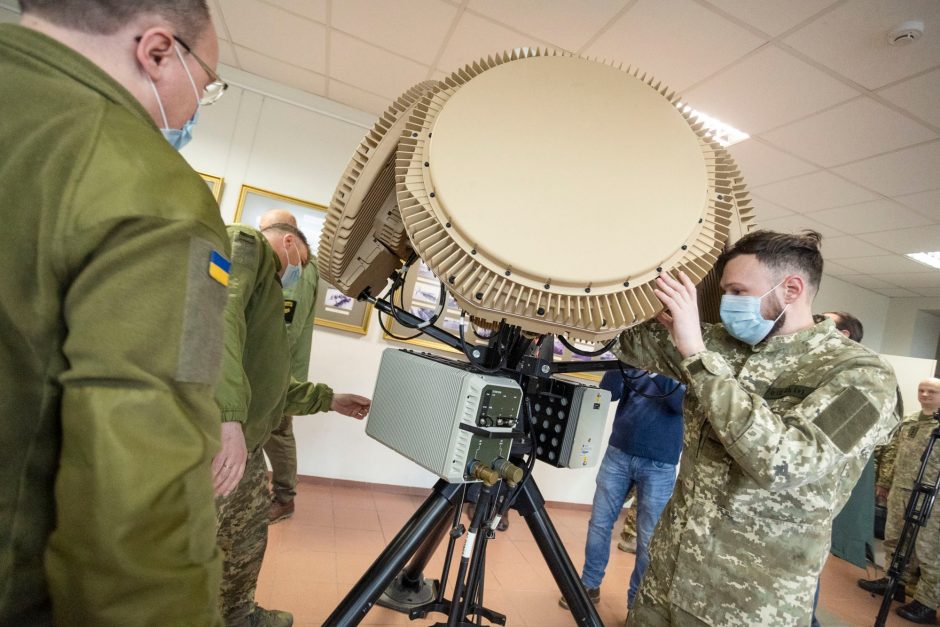 „Radarom“: į Ukrainą iškeliavo trys lietuvių nupirkti radarai, likusieji 13 – ruošiami