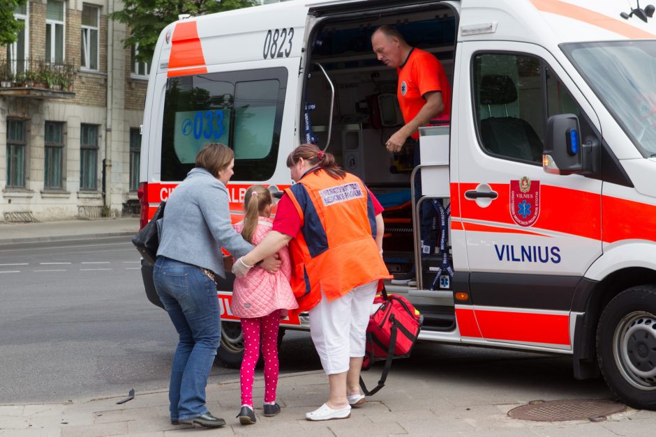 Vilniuje susidūrė trys automobiliai: nukentėjo vaikai