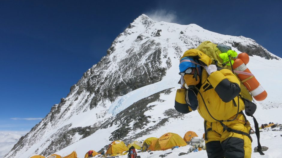 Ant Everesto šlaitų žuvo trys užsieniečiai alpinistai, vienas dingo