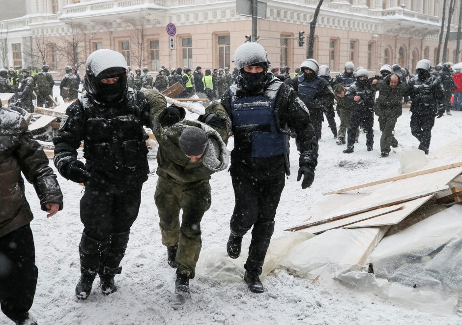 Kijeve – vėl neramu: per policijos reidą sulaikyti 100 protestuotojų