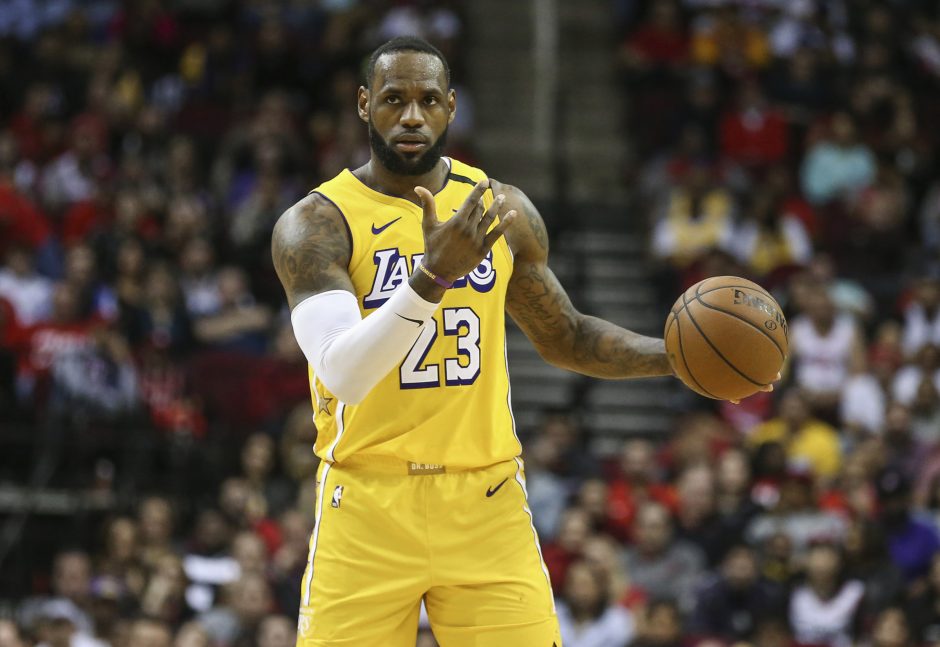 LeBronas Jamesas su „Lakers“ užgesino dvi „Rockets“ superžvaigždes