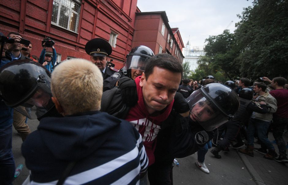 Rusijoje – protestai: žmonės skandavo „Mes čia valdžia!“ ir „Putinas – vagis!“