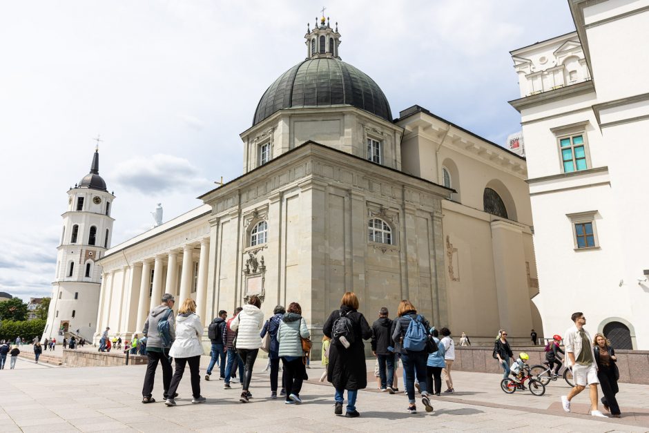 Seimas ėmėsi siūlymo griežčiau reglamentuoti gidų veiklą