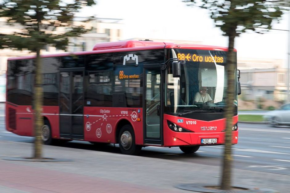88 maršruto autobusai papildomai stos Žirnių stotelėje