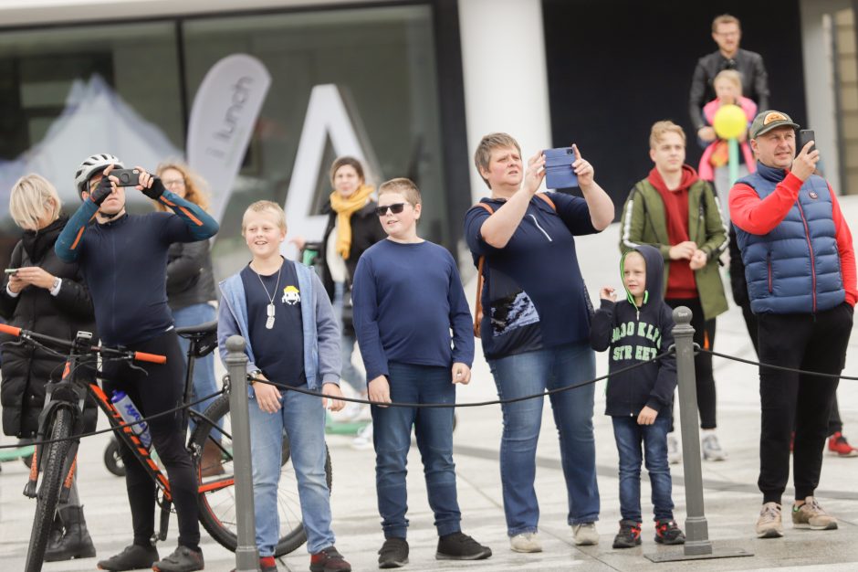 Judėjimo sveikuoliai okupavo Vienybės aikštę: kai kurie jų tokiais tapo tik šiandien