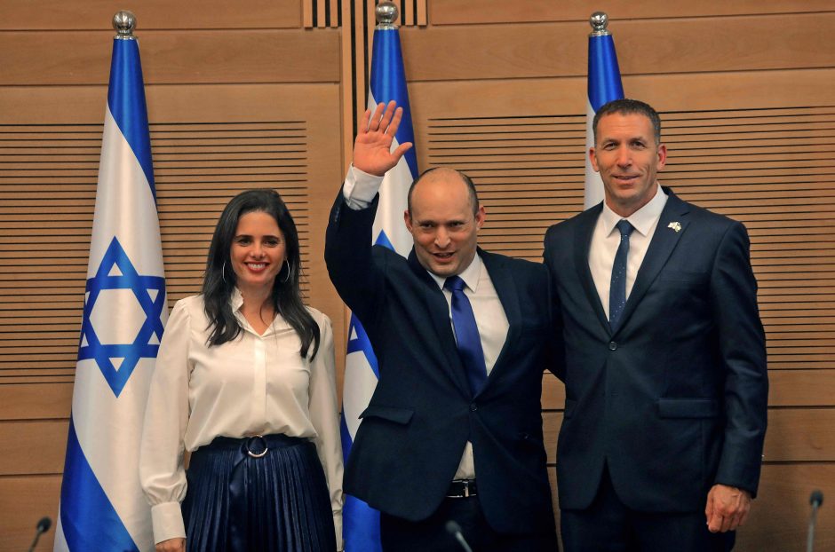 Izraelio parlamentas patvirtino naują N. Benneto vyriausybę