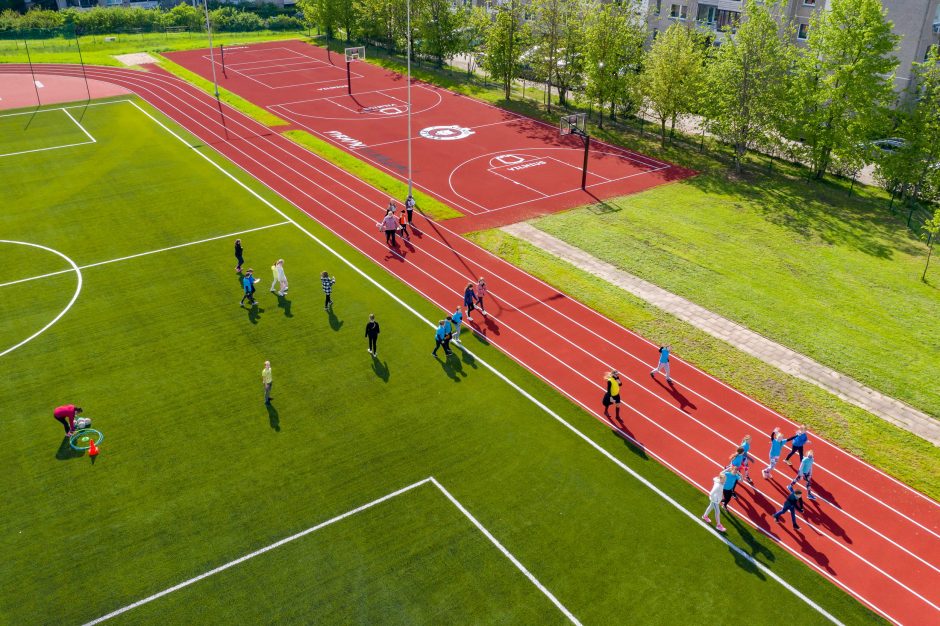 Sostinės Fabijoniškių mikrorajone atveriamas atnaujintas stadionas