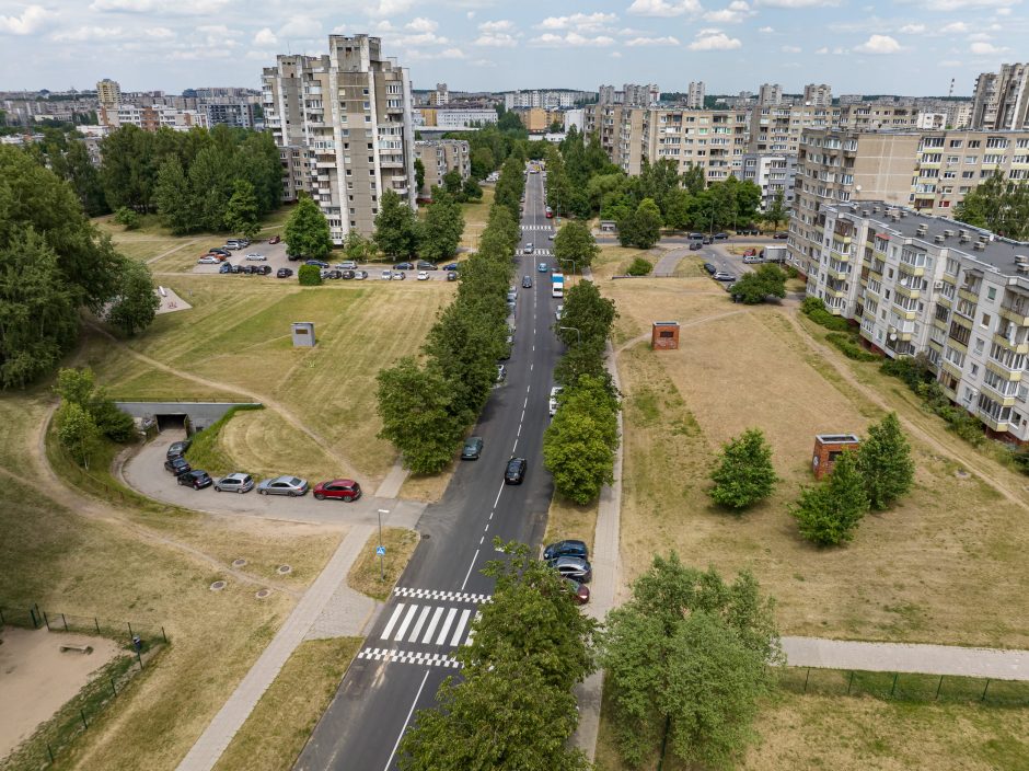 Vilniaus gatvėse verda darbai: per mėnesį paklota 15 km naujo asfalto