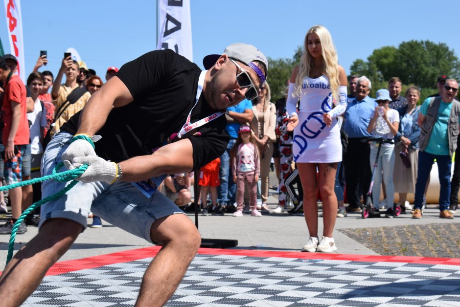 Išskirtinių automobilių paroda „Memel Motor Fest“ sutraukė minią klaipėdiečių