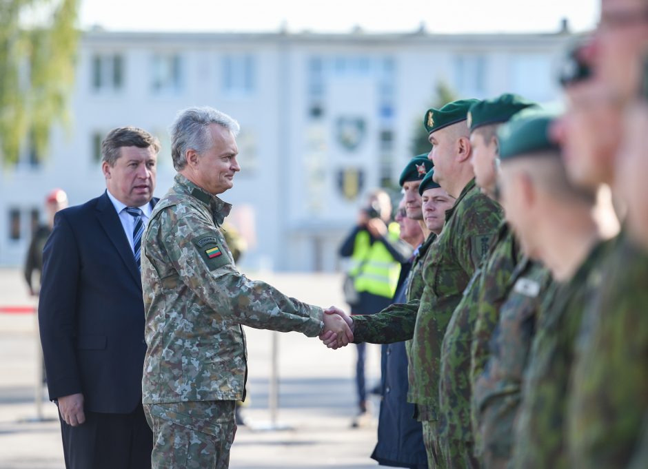 G. Nausėda Rukloje lanko karius: pasipuošė karine uniforma