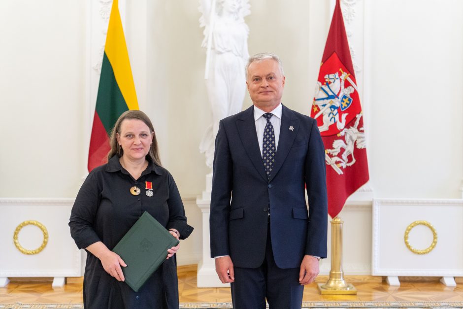 Motinos dienos proga prezidentas įteikė apdovanojimus mamoms 