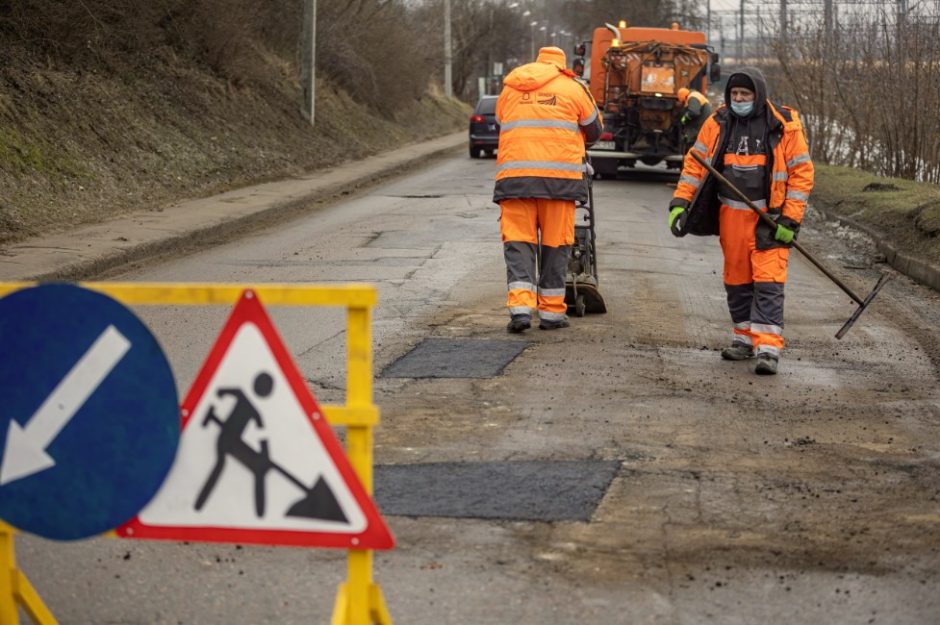 Kaip Vilniuje tvarkomos žiemą gatvėse atsiradusios duobės ir ką daryti jas pastebėjus?