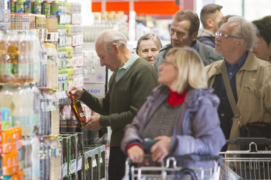 Valdžia užsimojo nustatyti parduotuvių darbo ribojimą per šventes