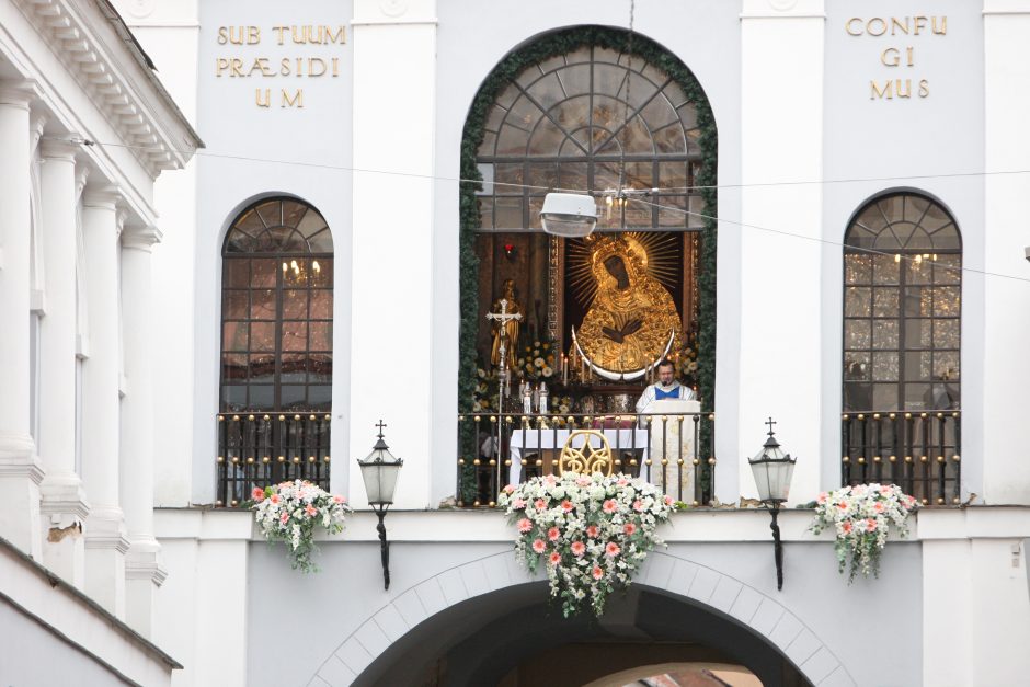 Lenkai žada atsižvelgti į Lietuvos protestą dėl Aušros Vartų atvaizdų pase