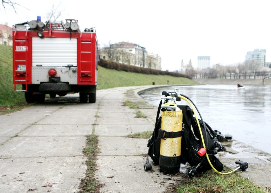 Ugniagesiams gelbėtojams darbus po vandeniu padės atlikti paieškos dronai