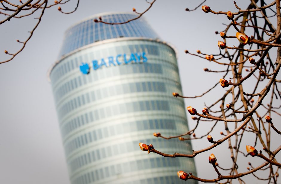 „Barclays“ atleidžia darbuotojus: rado pigesnių galimybių verslui?