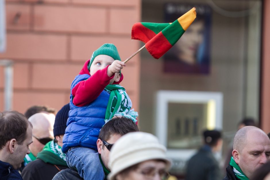 Laisvadienių nepadaugės: Vėlinės ir Konstitucijos diena bus darbo dienos