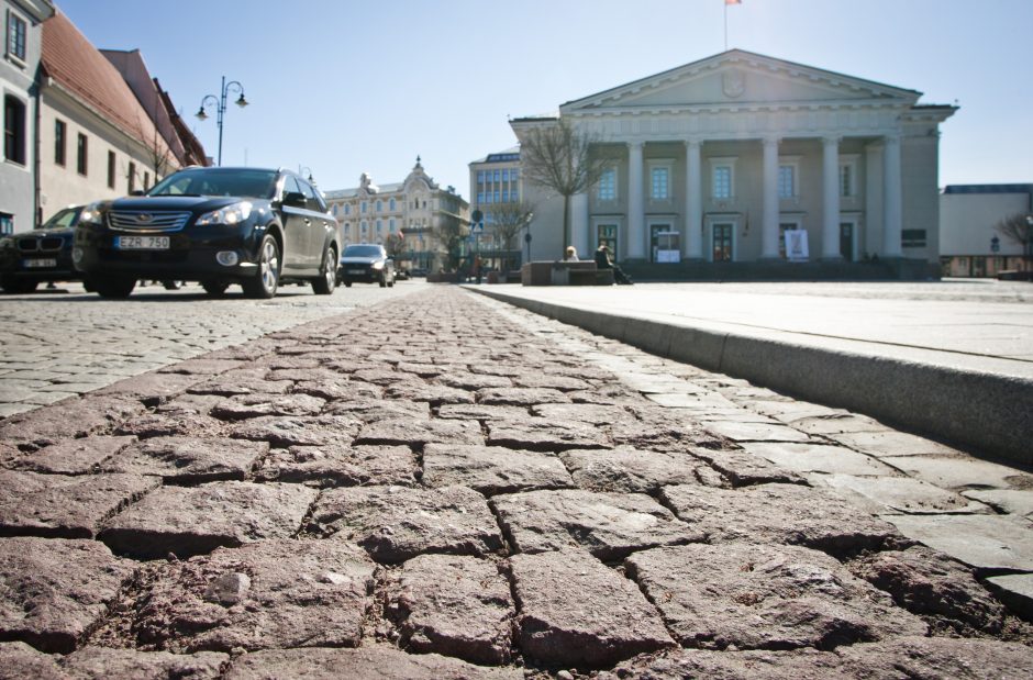 Patarimai, kaip važiuoti akmenimis grįsta danga