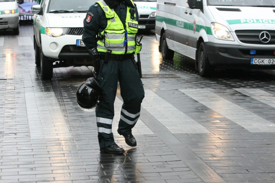 Į areštinę už kyšininkavimą pakliuvo kelių policininkas