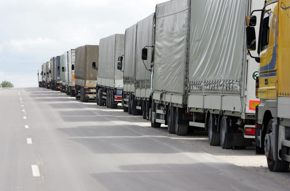 Į Lietuvą Medininkų link eilėje laukia beveik 500 vilkikų